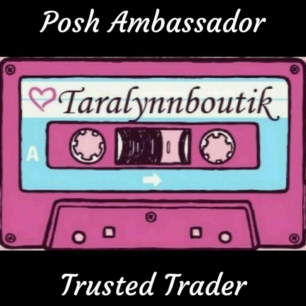 👛Your favorite boutique owner, Tara👛